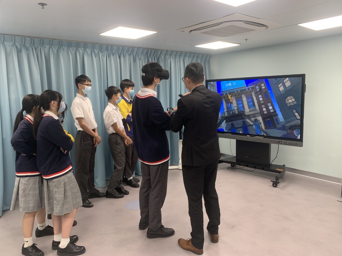 -東南學校初三學生透過VR體驗調查員追捕嫌犯的遊戲 (17-04-2023)