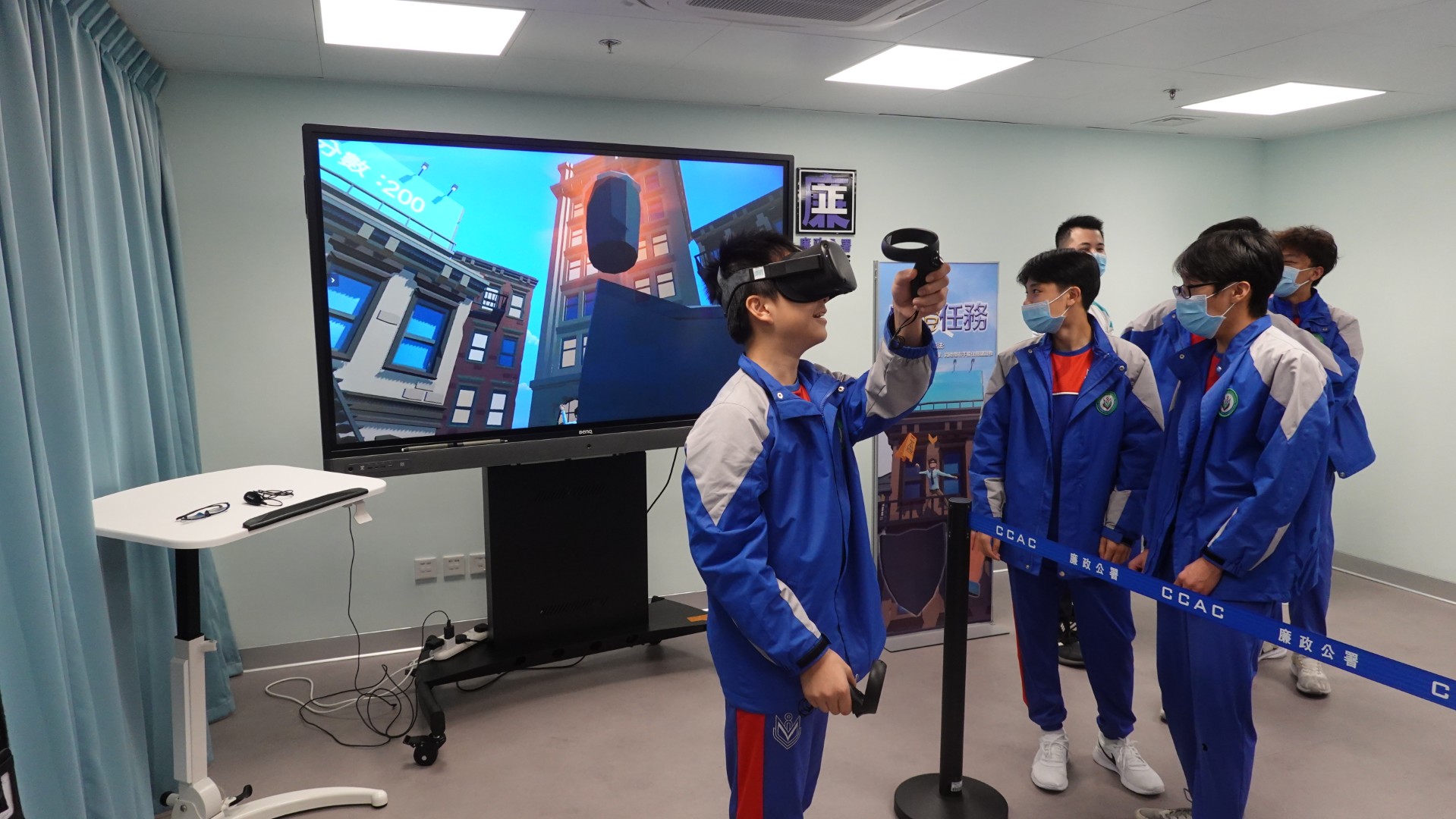 -澳門中華總商會附設青洲中學學生體驗調查員追捕疑犯的VR遊戲 (2024-01-11)